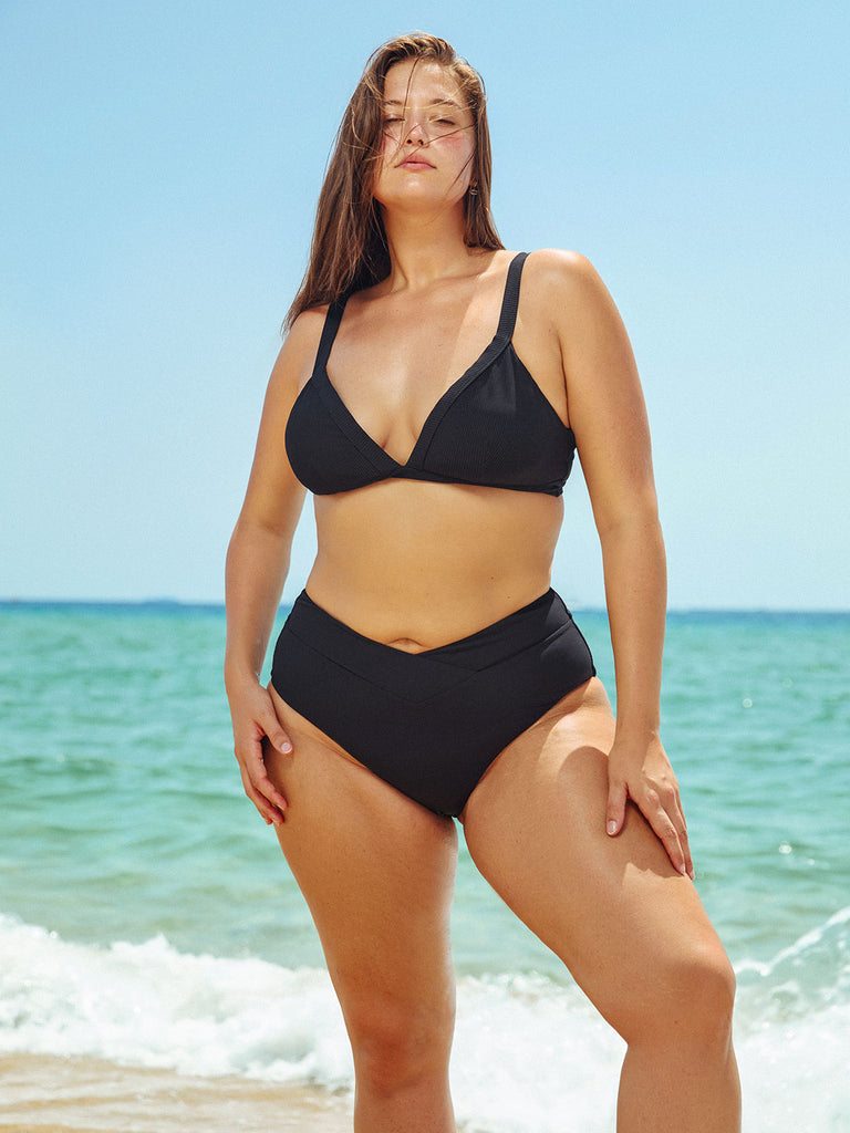 V-Neck Triangle  Plus Size Bikini Top Sustainable Plus Size Tankinis - BERLOOK